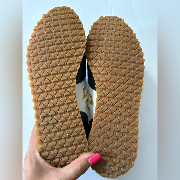 Walter Genuin Woman’s Blue and White Leather Golf Shoes w Gold Zip Closure. 7 - Picture 12 of 13